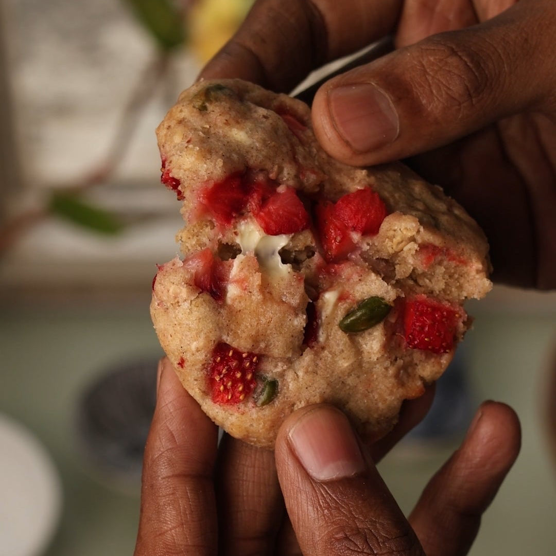 Strawberry & Pistachio Cookie